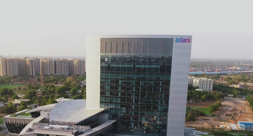 Фото – Індійська Adani Group прагне вийти на ринок сталі через придбання RINL