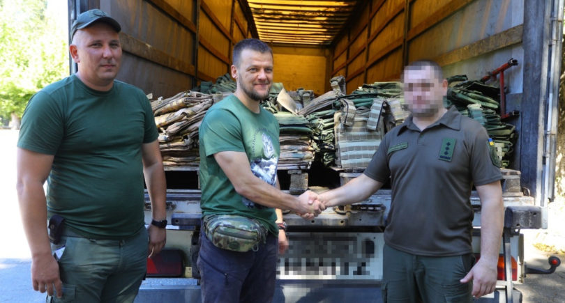 Photo – Zaporizhstal handed over 1,500 more body armors to the National Guard’s soldiers