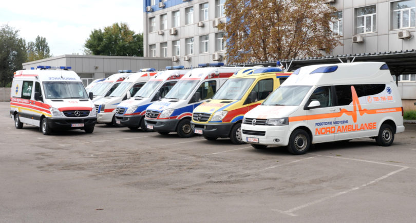 Фото – «АрселорМіттал» передав 11 автомобілів швидкої допомоги для Кривого Рогу
