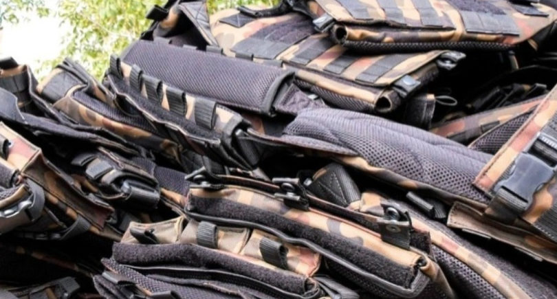 Photo – Metinvest handed over a batch of 100 bulletproof vests for fighters in Donetsk region